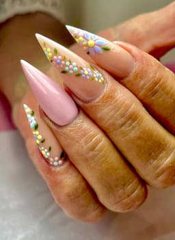 Acrylic extensions & advanced nail art