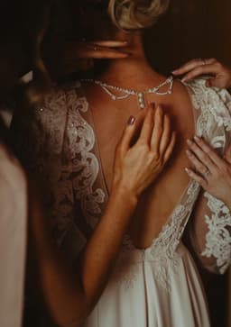 Natural bridal spray tan using the CLEAR formula for one of my gorgeous regulars