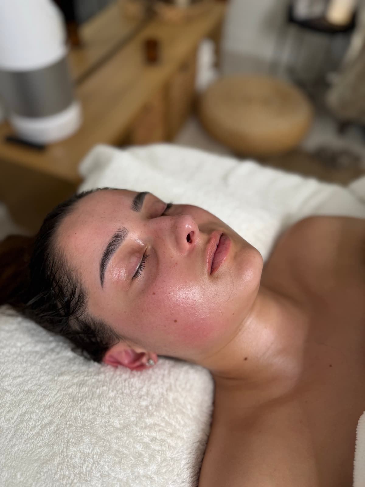 **New Client Introductory Facial** **– 60 minutes**
If you’re unsure which treatment is right for your skin, this personalised facial is the perfect place to start.