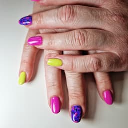 Simple nail art with BIAB