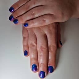 Gel manicue with foils