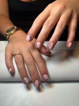 Builder with level 2 art