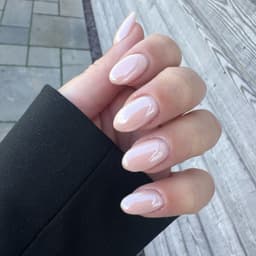 Dreamer Biab finished with ‘Iced’ Chrome powder.