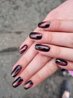 Medium nails with colour teir 2