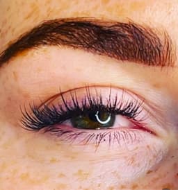 Light wispy lash extensions