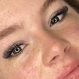 Full volume uniform lash extensions