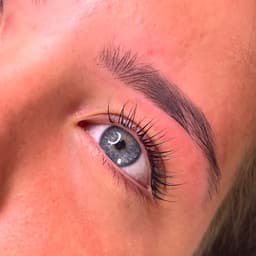 Lash lift with tint