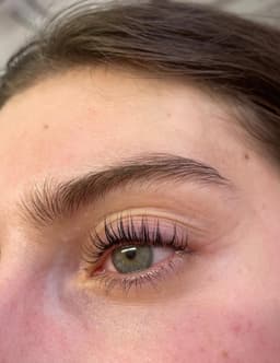 Lash lift, curl and tint