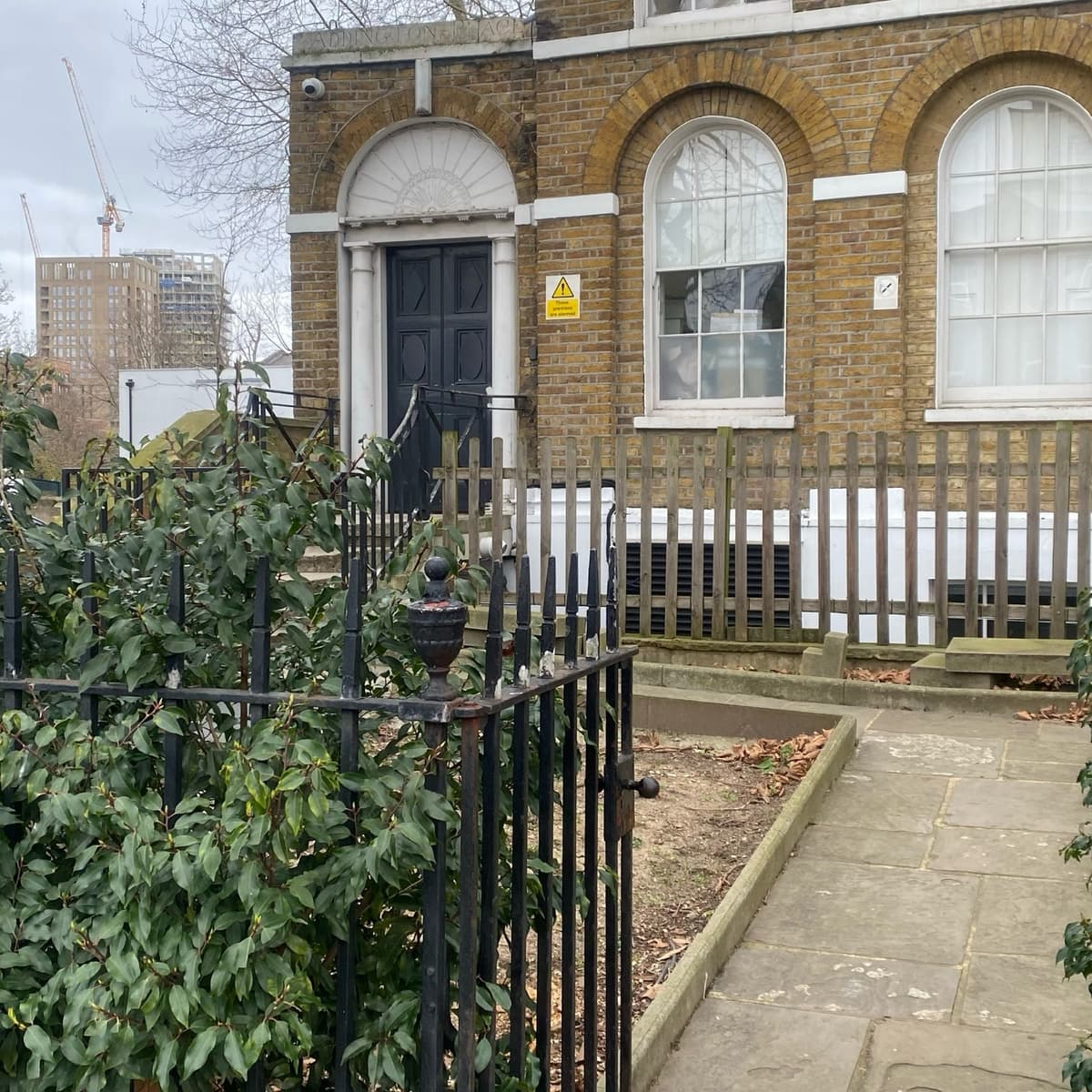 Use after 5pm weekdays & all day weekends.
No step free access.