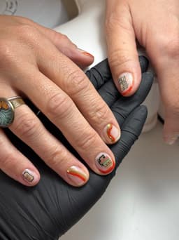 Gold nail art
