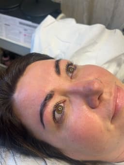 Brow lamination with hybrid tint & lash lift