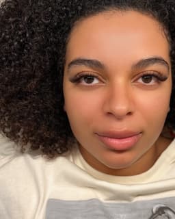 Light volume lash extensions