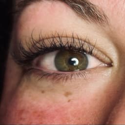 Classic lashes in a Doll style