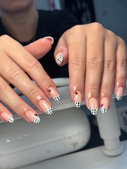Polka dots are becoming the new French this season! Builder Gel with up to 30 Minutes of Art