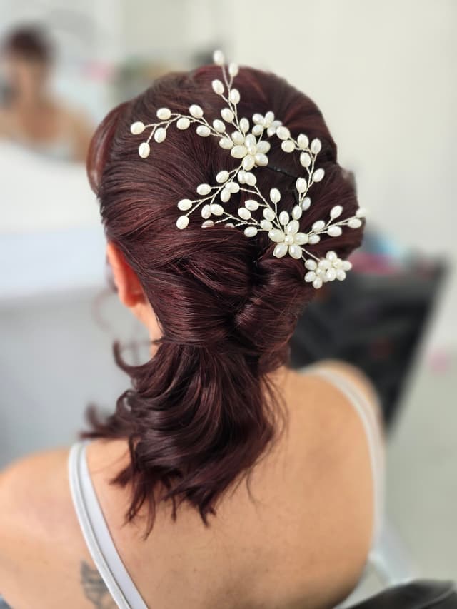 Bridal hair pin up