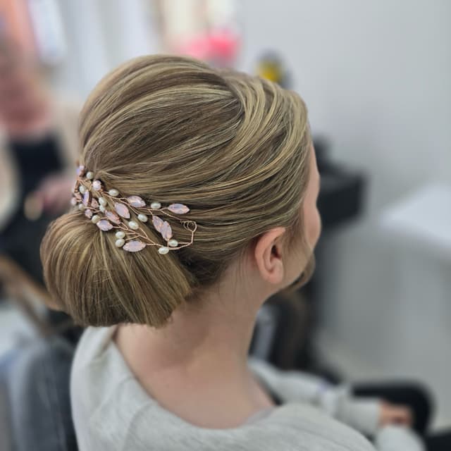 Prom hair pin up