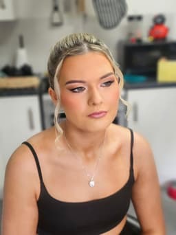 Prom makeup